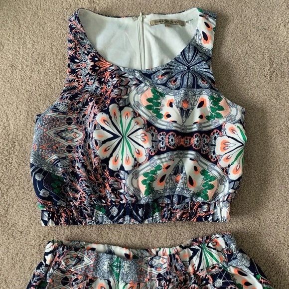 Two piece set - Picture 2 of 4